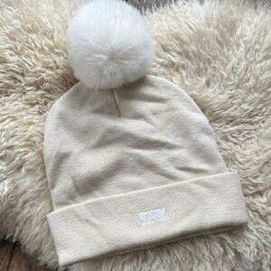 Levi's Cream Knit Accessory